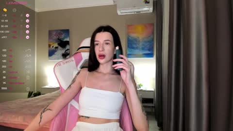 Snapshot of fairy_bloomix chatting on 01/08/25, 05:48 Bloom online show from 01/08/25, 05:48