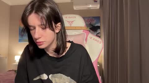 Snapshot of fairy_bloomix chatting on 09/22/25, 05:48 Bloom online show from 09/22/25, 05:48