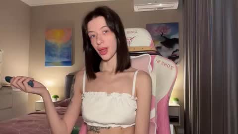 Snapshot of fairy_bloomix chatting on 10/19/25, 07:53 Bloom online show from 10/19/25, 07:53