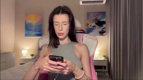 Snapshot of fairy_bloomix chatting on 11/05/25, 11:10 Bloom online show from 11/05/25, 11:10