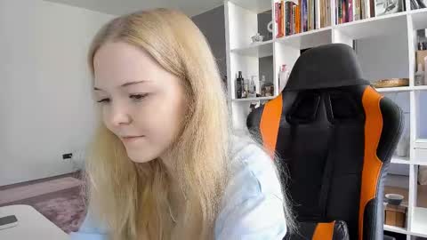 Snapshot of fairy_casey chatting on 09/13/25, 01:11 fairy_casey online show from 09/13/25, 01:11