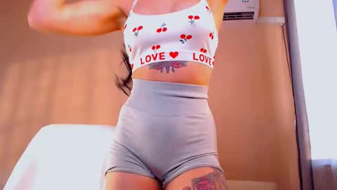 Elli  online show from 12/17/25, 12:44