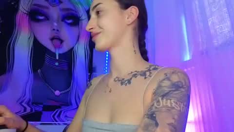 Snapshot of fairy_squirt chatting on 07/11/26, 04:32 Marrie online show from 07/11/26, 04:32