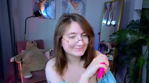 Snapshot of fairy_tara chatting on 11/12/25, 06:14 Tara online show from 11/12/25, 06:14