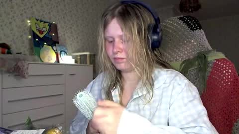 Arisha online show from 10/31/25, 10:22