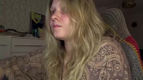 Arisha online show from 11/26/25, 12:00