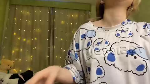 Ilona online show from 12/25/24, 01:41