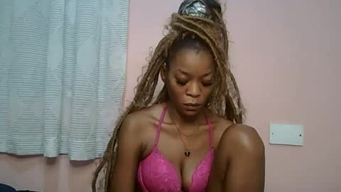 faizah_ online show from 05/16/26, 12:18