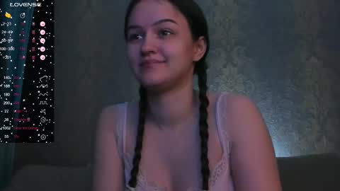 Snapshot of falcon_baby chatting on 02/27/25, 06:42 falcon baby online show from 02/27/25, 06:42