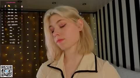 Emilia online show from 12/17/25, 04:07