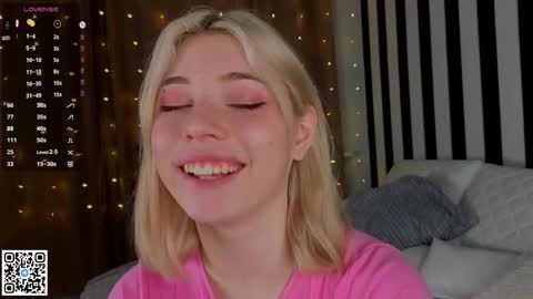 Emilia online show from 12/20/25, 04:30