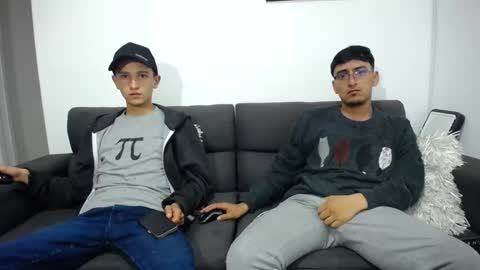 Snapshot of fallgays chatting on 12/14/24, 01:28 FallGays online show from 12/14/24, 01:28