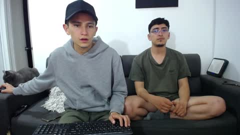 Snapshot of fallgays chatting on 12/19/24, 04:56 FallGays online show from 12/19/24, 04:56