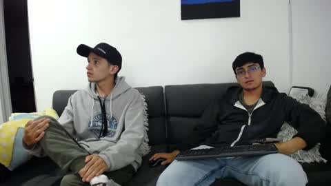 Snapshot of fallgays chatting on 01/20/25, 01:28 FallGays online show from 01/20/25, 01:28