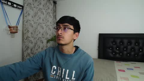 Snapshot of fallgays chatting on 10/19/25, 10:43 FallGays online show from 10/19/25, 10:43