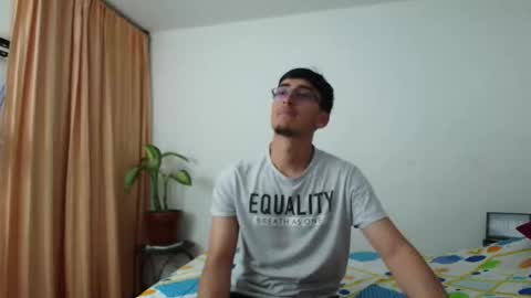 Snapshot of fallgays chatting on 11/26/25, 01:06 FallGays online show from 11/26/25, 01:06