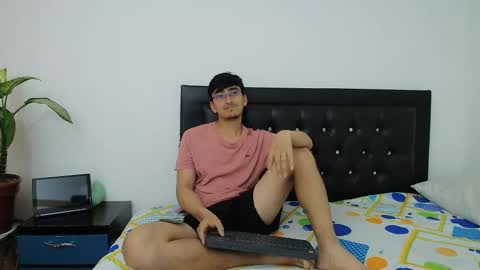 Snapshot of fallgays chatting on 02/02/26, 10:52 FallGays online show from 02/02/26, 10:52