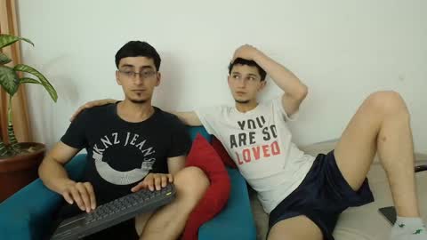 Snapshot of fallgays chatting on 04/17/26, 02:58 FallGays online show from 04/17/26, 02:58