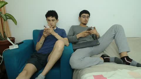 Snapshot of fallgays chatting on 04/30/26, 01:56 FallGays online show from 04/30/26, 01:56