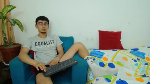 Snapshot of fallgays chatting on 05/11/26, 01:44 FallGays online show from 05/11/26, 01:44