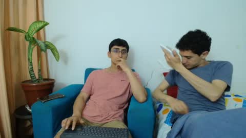 Snapshot of fallgays chatting on 05/19/26, 03:02 FallGays online show from 05/19/26, 03:02