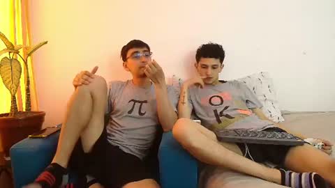 Snapshot of fallgays chatting on 07/08/26, 04:11 FallGays online show from 07/08/26, 04:11