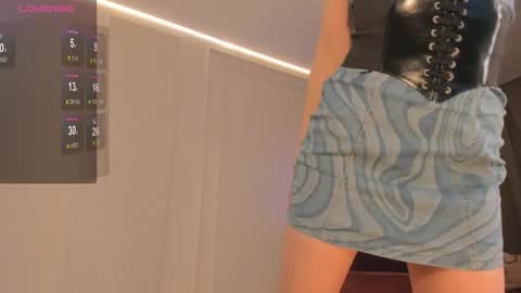 Snapshot of fame_doll chatting on 03/04/26, 04:40 Fame doll online show from 03/04/26, 04:40