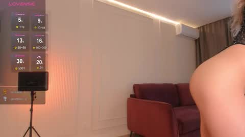 Snapshot of fame_doll chatting on 03/14/26, 01:44 Fame doll online show from 03/14/26, 01:44