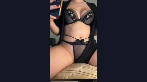 Snapshot of fancy_girl2424 chatting on 01/15/25, 01:23 fancy_girl2424 online show from 01/15/25, 01:23