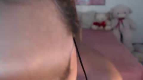 Layla online show from 06/24/26, 11:15