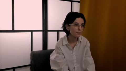 Snapshot of fannyharber chatting on 12/02/24, 10:28 Mia online show from 12/02/24, 10:28