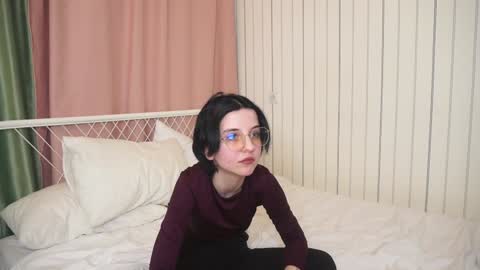 Snapshot of fannyharber chatting on 12/09/24, 10:54 Mia online show from 12/09/24, 10:54