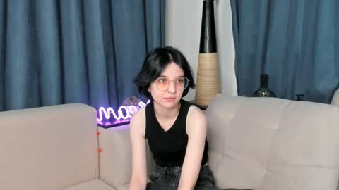 Snapshot of fannyharber chatting on 12/12/24, 07:30 Mia online show from 12/12/24, 07:30