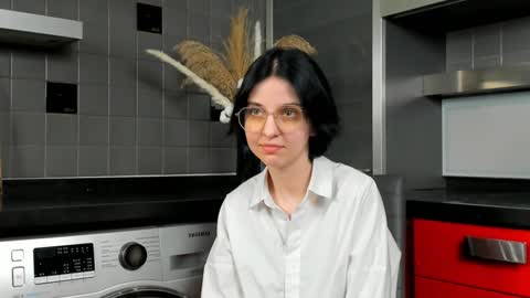 Snapshot of fannyharber chatting on 12/22/24, 12:05 Mia online show from 12/22/24, 12:05