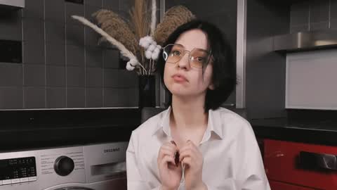 Snapshot of fannyharber chatting on 12/22/24, 03:11 Mia online show from 12/22/24, 03:11