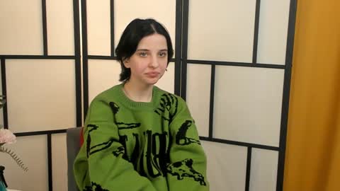 Snapshot of fannyharber chatting on 12/23/24, 12:19 Mia online show from 12/23/24, 12:19