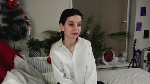 Snapshot of fannyharber chatting on 12/27/24, 07:08 Mia online show from 12/27/24, 07:08