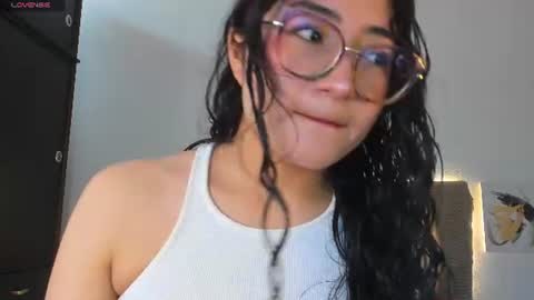 Snapshot of fantastic_asians2 chatting on 06/18/26, 05:06 Ale online show from 06/18/26, 05:06