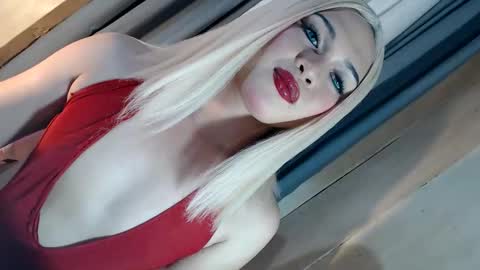 DANIELLA - DONT FORGET TO GIVE ME A THUMBSU UP online show from 12/03/25, 12:14