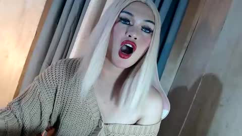 DANIELLA - DONT FORGET TO GIVE ME A THUMBSU UP online show from 05/11/26, 10:21