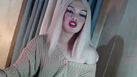 DANIELLA - DONT FORGET TO GIVE ME A THUMBSU UP online show from 05/12/26, 05:37