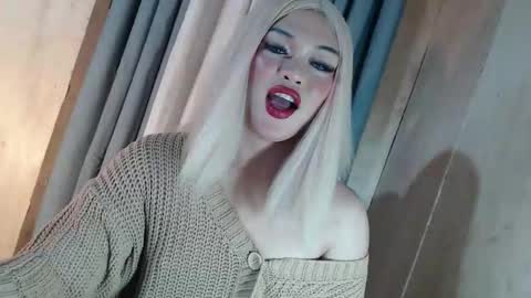 DANIELLA - DONT FORGET TO GIVE ME A THUMBSU UP online show from 05/13/26, 07:28