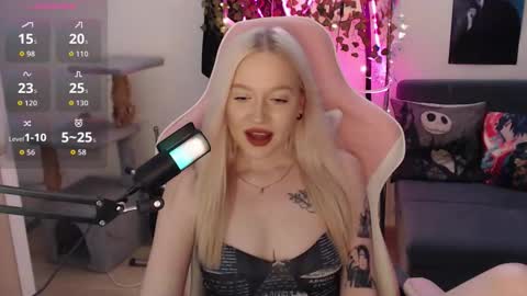 Snapshot of fantasy_lisa chatting on 02/14/26, 11:45 Lisa online show from 02/14/26, 11:45