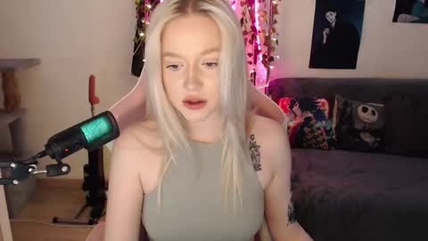 Snapshot of fantasy_lisa chatting on 02/27/26, 11:10 Lisa online show from 02/27/26, 11:10