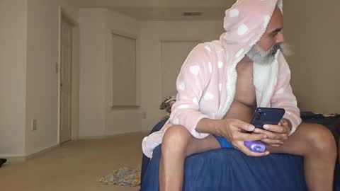 Snapshot of fantazy_island chatting on 11/29/25, 06:16 mike anglo online show from 11/29/25, 06:16