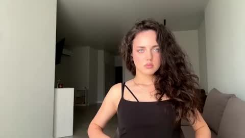 Mia online show from 06/29/26, 10:15
