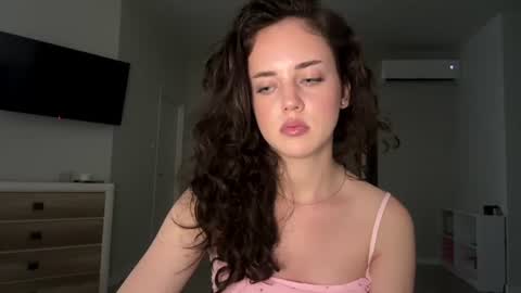 Mia online show from 07/07/26, 01:04