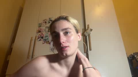 Snapshot of faseremx chatting on 09/29/25, 12:16 Gattino online show from 09/29/25, 12:16