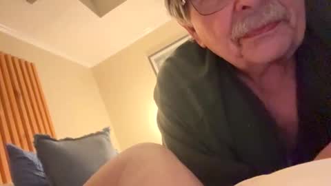 Snapshot of fatdickad chatting on 11/18/25, 06:40 fatdickad online show from 11/18/25, 06:40