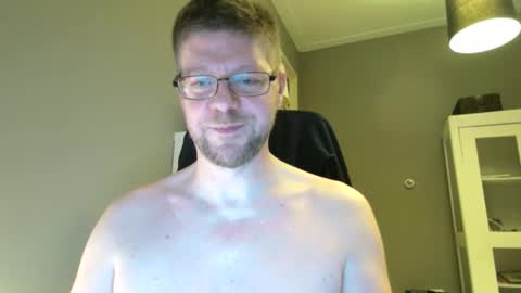 Snapshot of fattenmenow chatting on 01/18/26, 10:24 fattenmenow online show from 01/18/26, 10:24